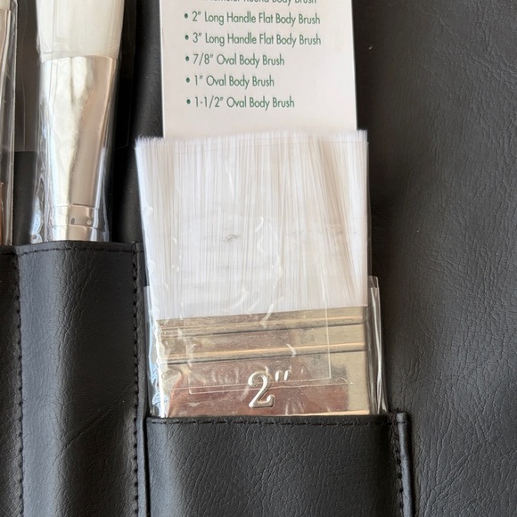 Black Paint Brush Set with Case - Picture 7 of 7